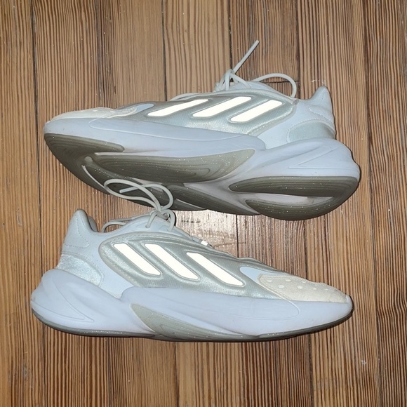 Adidas Ozelia Sneaker - Picture 3 of 11